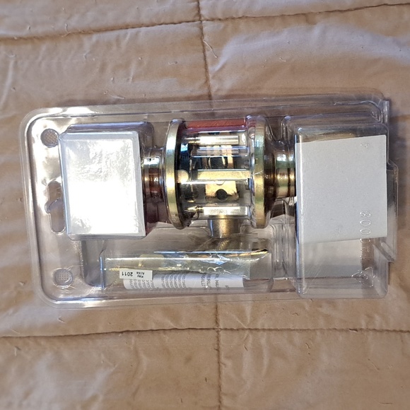 NWOT KEYED ENTRY SET - Picture 2 of 2